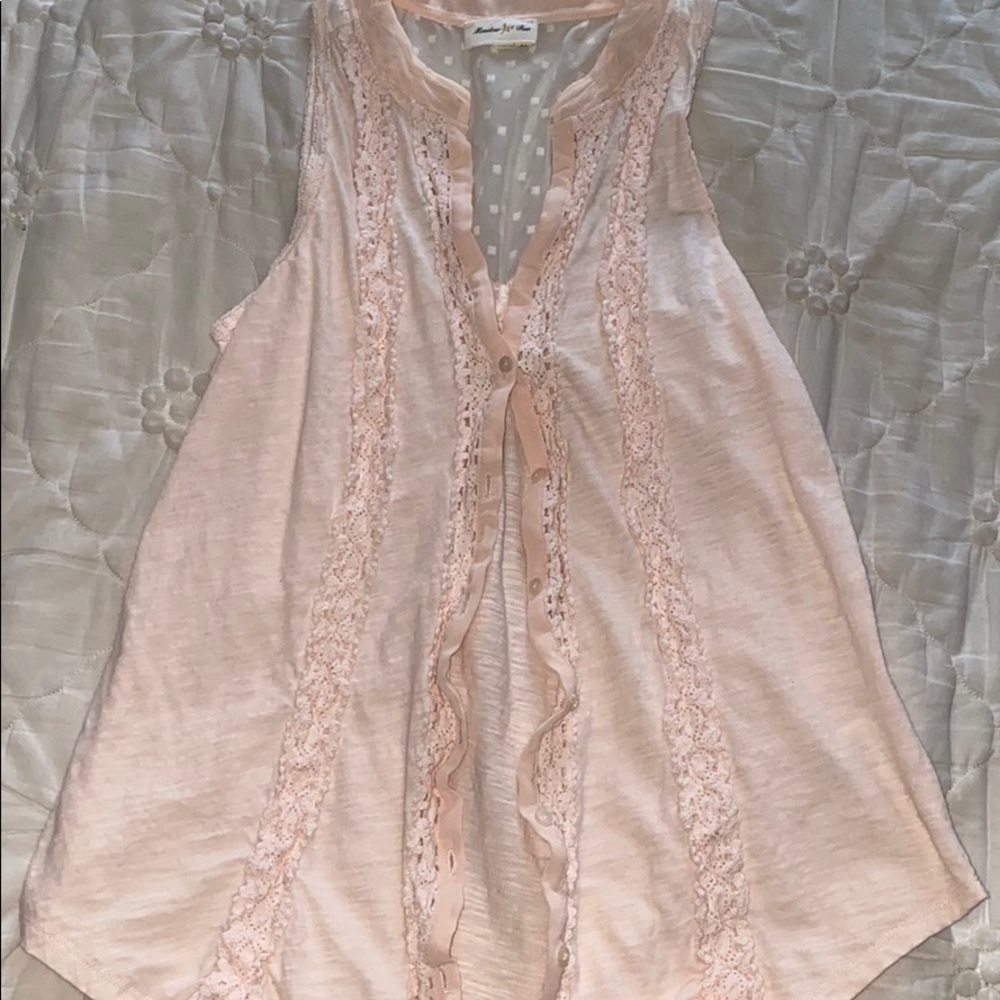 Super cute ANTHROPOLOGY baby pink detailed tee